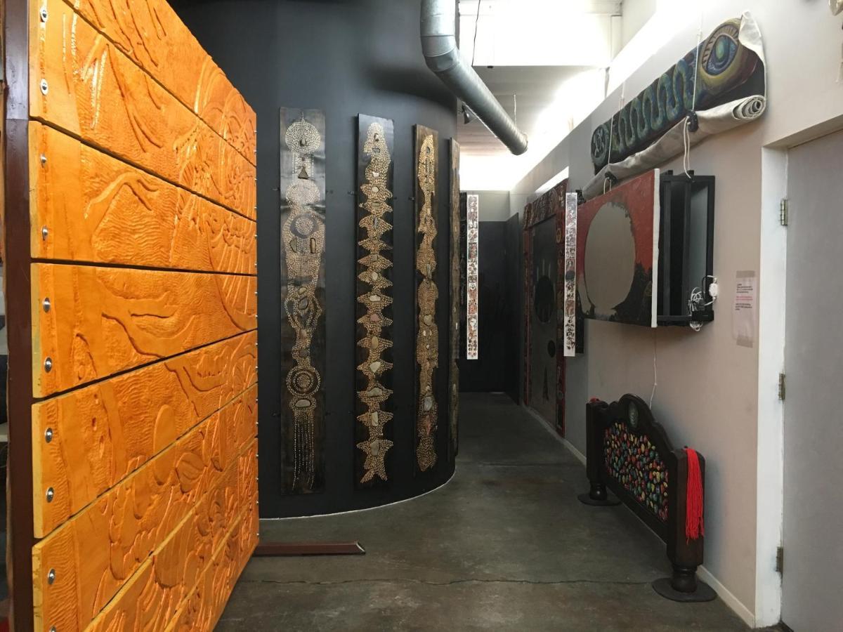 Space Castle: A 1950S Gas Station Transformed Into An Art Themed Wonderland 트루스오어콘시퀀시스 외부 사진