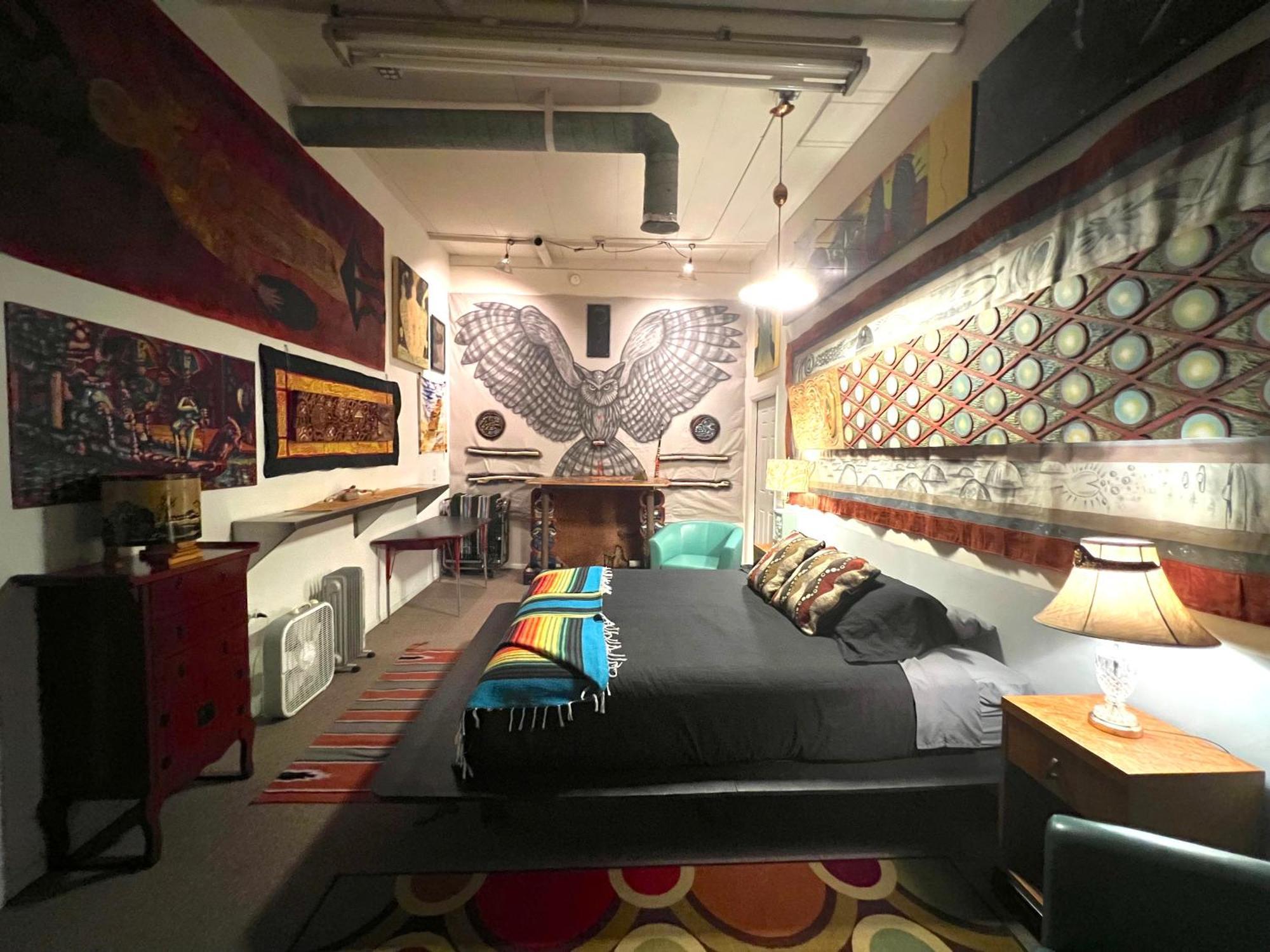 Space Castle: A 1950S Gas Station Transformed Into An Art Themed Wonderland 트루스오어콘시퀀시스 외부 사진