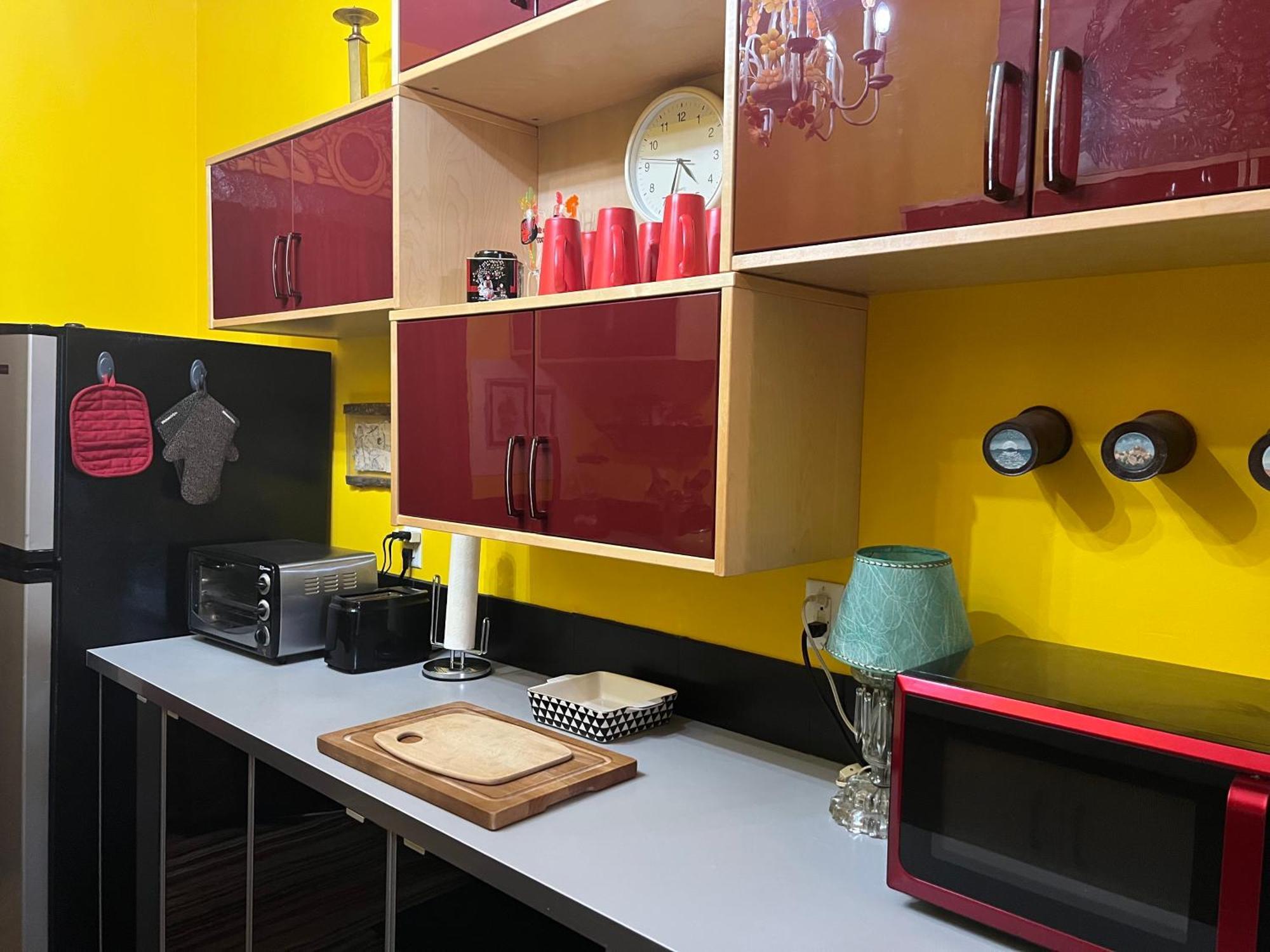Space Castle: A 1950S Gas Station Transformed Into An Art Themed Wonderland 트루스오어콘시퀀시스 외부 사진